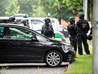 V Mníchove vrazilo auto do skupiny ľudí
