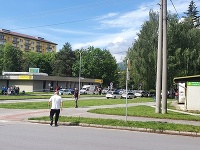 Na mieste sú aktuálne záchranné zložky, ohraničuje ho policajná páska.