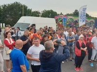 Po fitnesscentrách sa rozhodli protestne blokovať diaľnicu do Bratislavy aj jarmočníci.