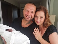 Patrik Rytmus Vrbovský so synom a svokrou Líviou Patrik Rytmus Vrbovský so synom a svokrou Líviou