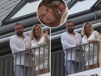 Dominika Cibulková a jej manžel Michal Navara vyšli na balkón a so širokým úsmevom na tvári pozdravili fotografov.