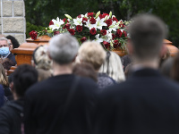 Posledná rozlúčka s tragicky zosnulým učiteľom Spojenej školy na ulici M. R. Štefánika vo Vrútkach Jaroslavom Budzom. 
