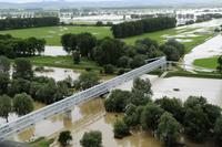 Zaplavené oblasti v okolí Trebišova po pretrhnutí hrádze na rieke Ondava