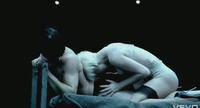 Lady Gaga vo videoklipe k skladbe Alejandro