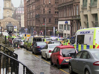 V centre Glasgowa pobodali viacero ľudí vrátane policajta