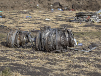 Trosky havarovaného lietadla Ethiopian Airlines. Trosky havarovaného lietadla Ethiopian Airlines.