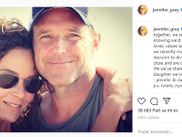 Jennifer Grey oznámila cez sociálnu sieť rozvod s Clarkom.