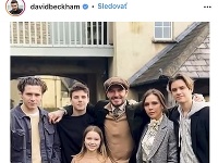 David a Victoria Beckhamovci so svojími deťmi.