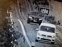 Po ceste s povolenou rýchlosťou 90 km/h išla rýchlosťou 142 km/h. Po ceste s povolenou rýchlosťou 90 km/h išla rýchlosťou 142 km/h.