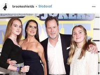 Brooke Shields s manželom a dcérami. 
