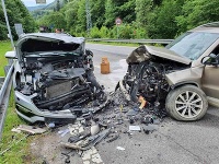 Pri nehode pod Donovalmi sa zranilo 5 ľudí, jeden z nich zahynul Pri nehode pod Donovalmi sa zranilo 5 ľudí, jeden z nich zahynul