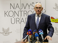 Predseda Najvyššieho kontrolného úradu Karol Mitrík. Predseda Najvyššieho kontrolného úradu Karol Mitrík.