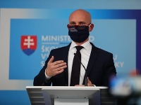 Branislav Gröhling zvolal brífing k téme svojej diplomovej práce. Branislav Gröhling zvolal brífing k téme svojej diplomovej práce.