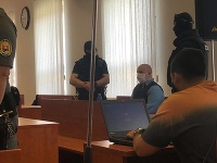 V pojednávacej miestnosti je aj Zoltán Andruskó, ktorý je už v prípade vraždy Kuciaka odsúdený. 