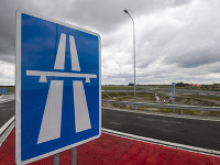 Rýchlostnú cestu R7 a časť diaľnice D4 otvorili pre vodičov.