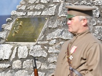 Pohľad na pamätník M. R. Štefánika v obci Priepasn