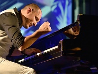 Najznámejší slovenský crossover klavirista ohlásil jedinú Piano Show pod holým nebom v tomto roku.