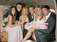 Jennifer Aniston a jej kolegovia zo seriálu Priatelia. 