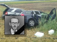 Pri tragickej nehode pri Komárne zahynul koncom júla štátny tajomník Vladimír Dolinay. Pri tragickej nehode pri Komárne zahynul koncom júla štátny tajomník Vladimír Dolinay.