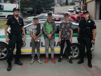 Trojicu chlapcov, ktorí v nedeľu (2. 8.) večer ušli z detského tábora vypátrala v pondelok hliadka z Obvodného oddelenia Policajného zboru v Námestove. Trojicu chlapcov, ktorí v nedeľu (2. 8.) večer ušli z detského tábora vypátrala v pondelok hliadka z Obvodného oddelenia Policajného zboru v Námestove.