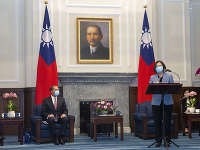 Americký minister zdravotníctva Alex Azar pri stretnutí s prezidentkou Taiwanu