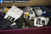 Polícia zadržala počas akcie Kurier dvoch ľudí podozrivých z podvodu Polícia zadržala počas akcie Kurier dvoch ľudí podozrivých z podvodu