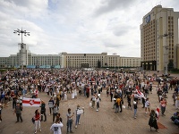  Demonštranti na zhromaždení v Minsku požadovali spravodlivé voľby a prepustenie všetkých osôb zadržaných počas protestov v iné dni.