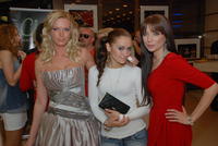 Na párty si spolu zapózovali Silvia Nemcovičová (vľavo) spolu s tanečnicou Melániou Kasenčákovou a návrhárkou Janou Pištejovou (vpravo).