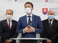 Eduard Heger na tlačovej konferencii Eduard Heger na tlačovej konferencii