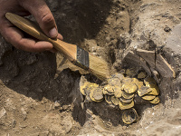 Archeológovia našli veľký súbor zlatých ranoislamských mincí