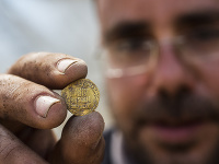 Archeológovia našli veľký súbor zlatých ranoislamských mincí