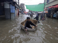 Pakistanské mesto Karáči zasiahli najsilnejšie dažde za 90 rokov