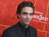 Robert Pattinson mal pozitívny test na COVID-19.