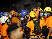 Záchranári stále hľadajú preživších po výbuchu 