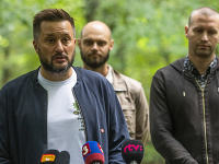 Na snímke primátor hlavného mesta SR Bratislavy Matúš Vallo, vedúci oddelenia mestskej zelene Ivan Petro a splnomocnenec primátora pre zeleň a životné prostredie Andrej Kovarík Na snímke primátor hlavného mesta SR Bratislavy Matúš Vallo, vedúci oddelenia mestskej zelene Ivan Petro a splnomocnenec primátora pre zeleň a životné prostredie Andrej Kovarík