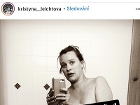 Kristýna Leichtová zverejnila na instagrame nahú fotku, ktorá vznikla pár minút pred narodením dcérky Rozárky. 