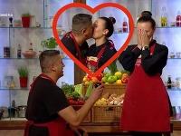 V piatok boli zásnuby priamo v šou Moja mama varí lepšie ako tvoja. V piatok boli zásnuby priamo v šou Moja mama varí lepšie ako tvoja.