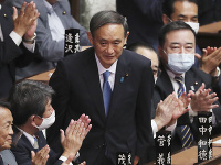 Jošihide Suga ako nový premiér Japonska
