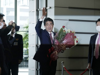 Odchádzajúci premiér Šinzó Abe