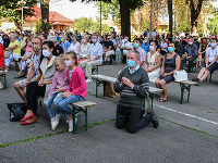 Na snímke účastníci s ochrannými rúškami počas národnej púte k Sedembolestnej Panne Márii v Šaštíne - Strážach 15. septembra 2020.