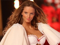 Michaela Kocianová v roku 2007 hviezdila na prehliadke Victoria's Secret ako jeden z anjelikov. Michaela Kocianová v roku 2007 hviezdila na prehliadke Victoria's Secret ako jeden z anjelikov.