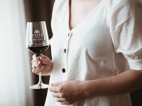 Dekantácia, alebo prečo je dobré prelievať víno do karafy
