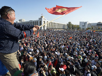 Protesty v Kirgizsku nabrali násilný spád Protesty v Kirgizsku nabrali násilný spád