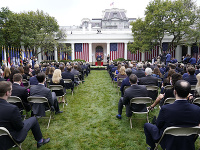 Na podujatí v Ružovej záhrade Bieleho domu z 26. septembra, kde sa koronavírusom nakazil aj americký prezident Donald Trump a mnohí ďalší, došlo k 