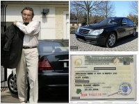 Auto Karla Gotta, 16-ročný Mercedes, sa objavil v inzeráte na predaj.