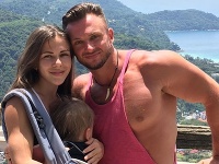 Dmitriy Stuzhuk (33) mal tri deti so svojou bývalou manželkou Sofiou Stuzhuk (25). Dmitriy Stuzhuk (33) mal tri deti so svojou bývalou manželkou Sofiou Stuzhuk (25).