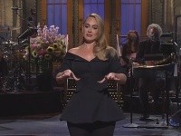 Speváčka Adele v šou Saturday Night Live v súčasnosti. 