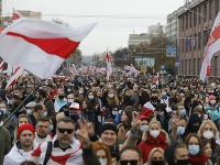 V Bielorusku protestovalo proti Lukašenkovi vyše 100-tisíc ľudí