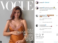Emily Ratajkowski pózovala s tehotenským bruškom aj pre Vogue.