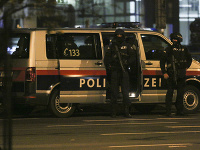 Ulice Viedne sa po útoku hemžili stovkami policajtov. 
